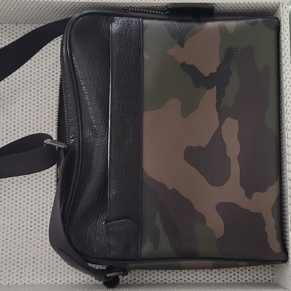 Authentic Coach Messenger Bag - Picture 5 of 6